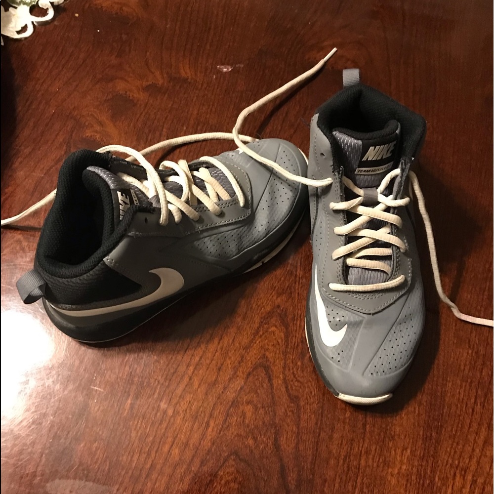 Basketball shoes